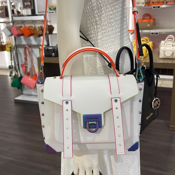 MICHAEL KORS
Manhattan Medium Contrast-Trim Leather Satchel
35H1TNCS8L
Optic Wht - Picture 7 of 16